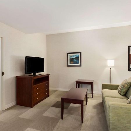 Hampton Inn Burlington - Colchester Екстериор снимка