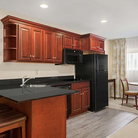 Hampton Inn Burlington - Colchester Екстериор снимка