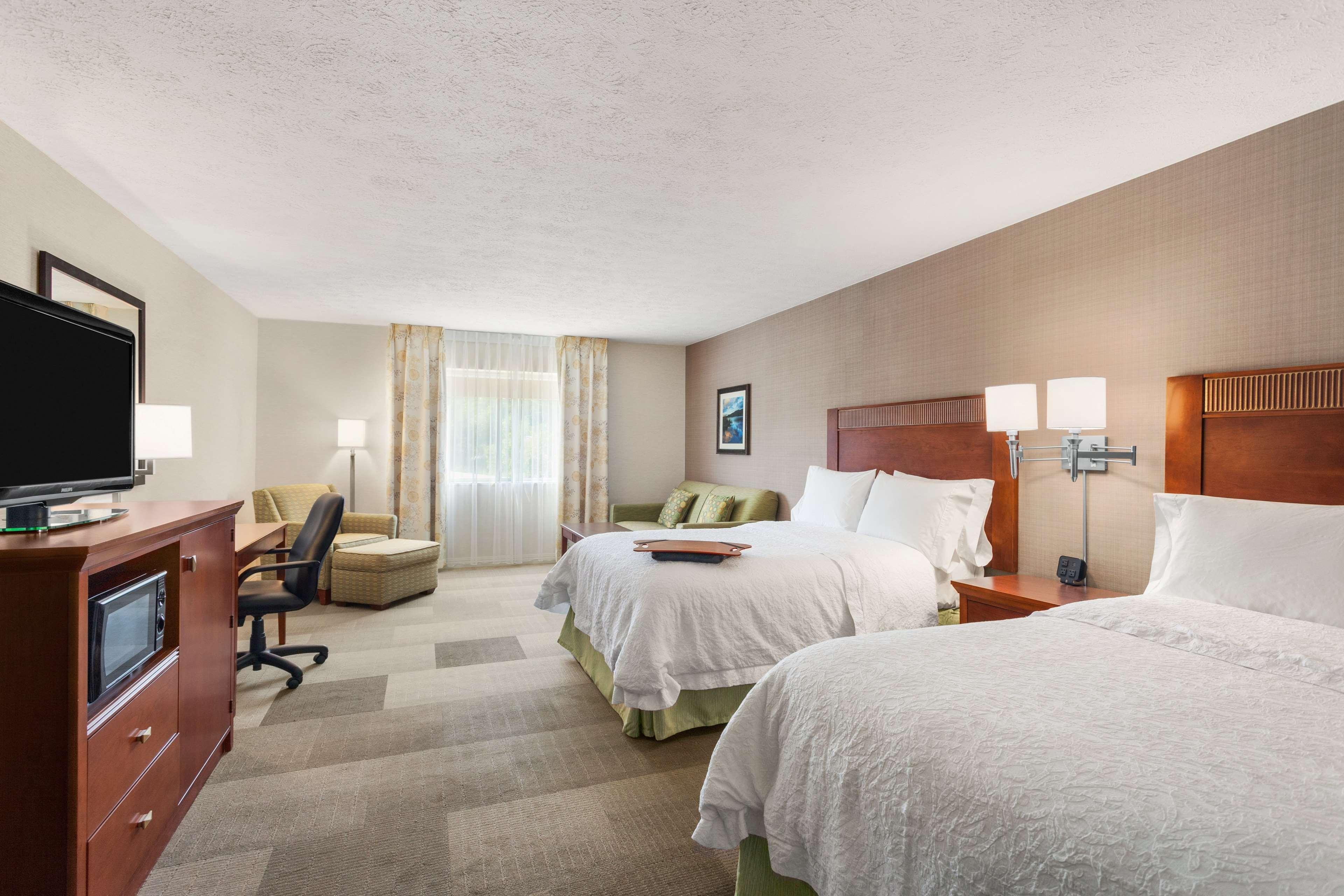 Hampton Inn Burlington - Colchester Екстериор снимка