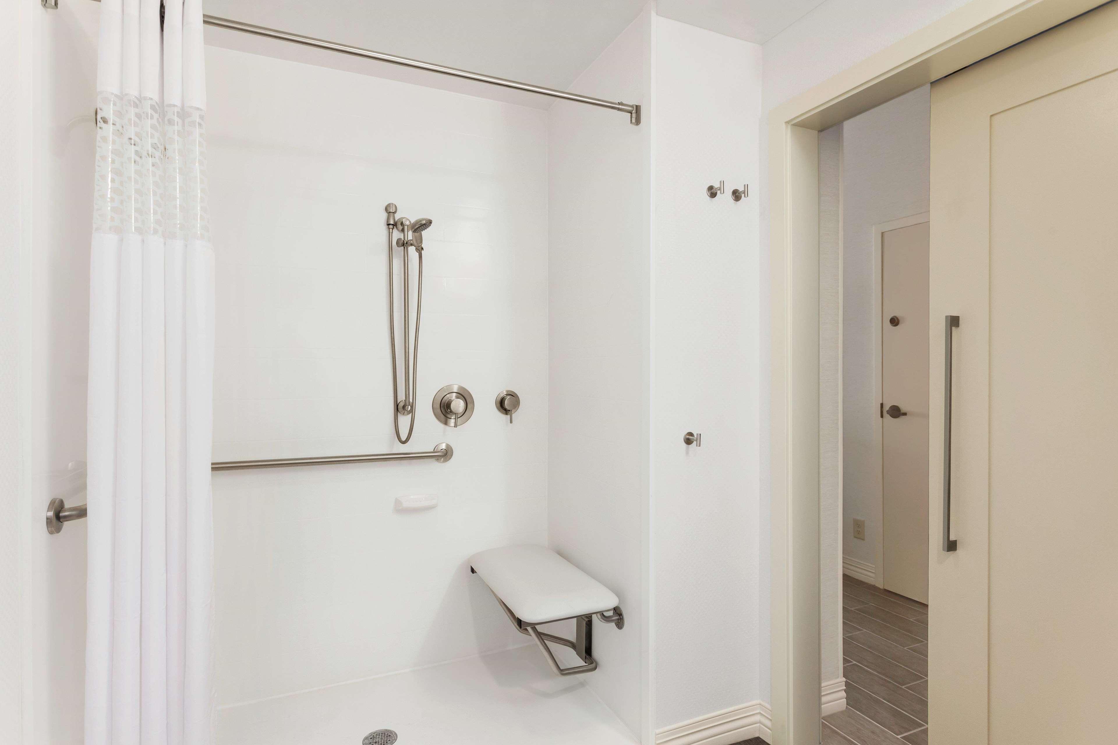 Hampton Inn Burlington - Colchester Екстериор снимка