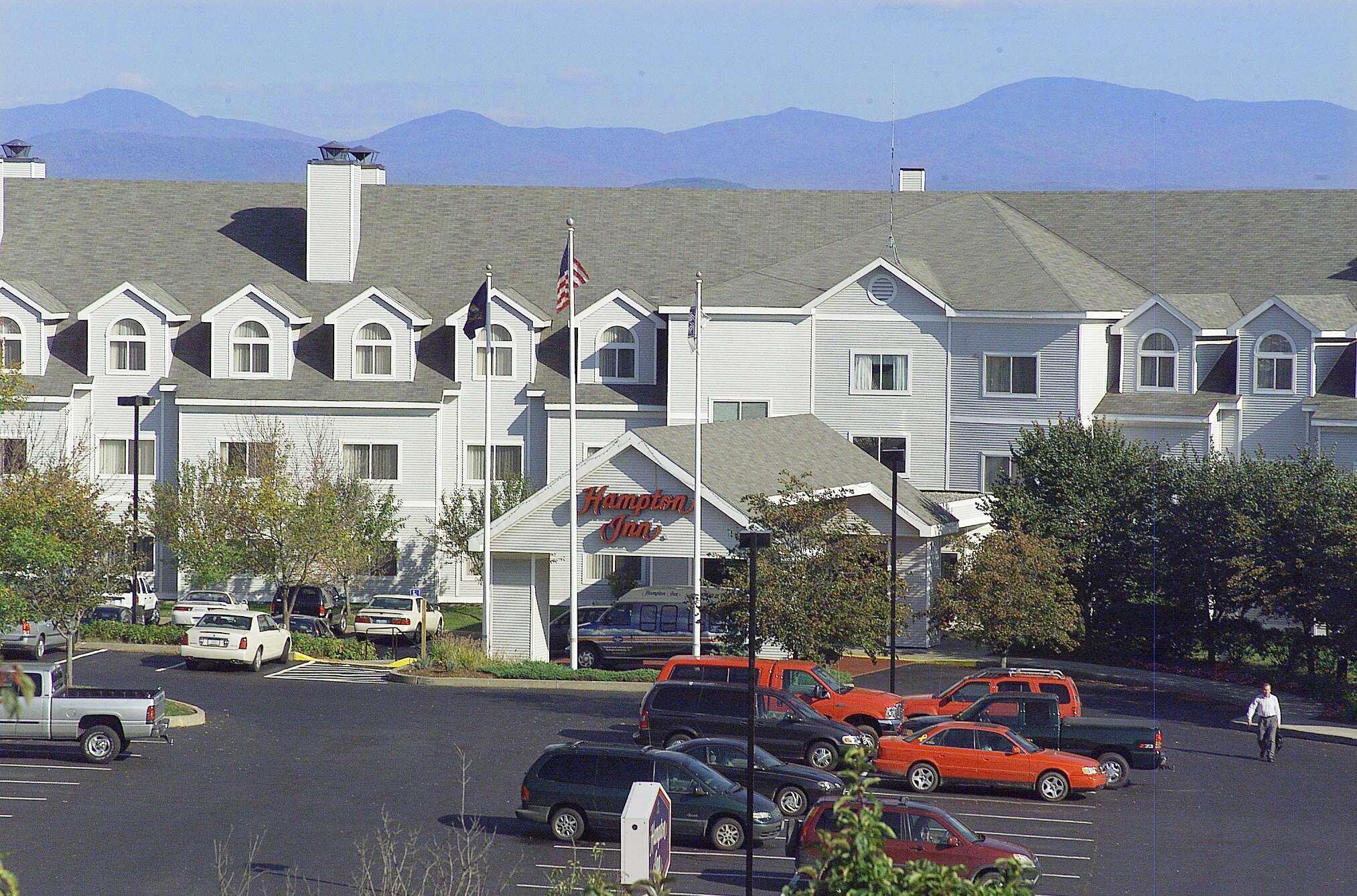 Hampton Inn Burlington - Colchester Екстериор снимка