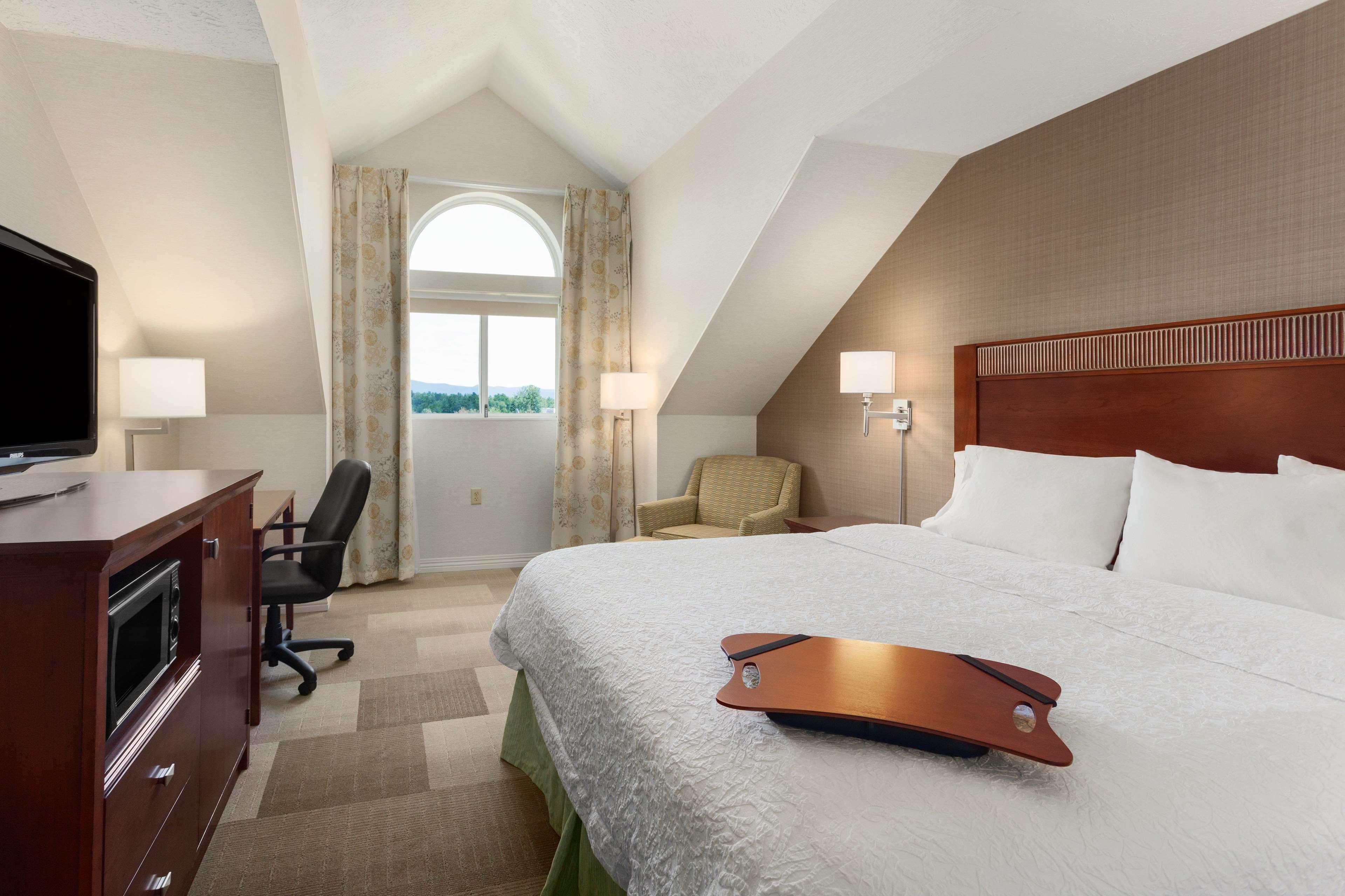 Hampton Inn Burlington - Colchester Екстериор снимка