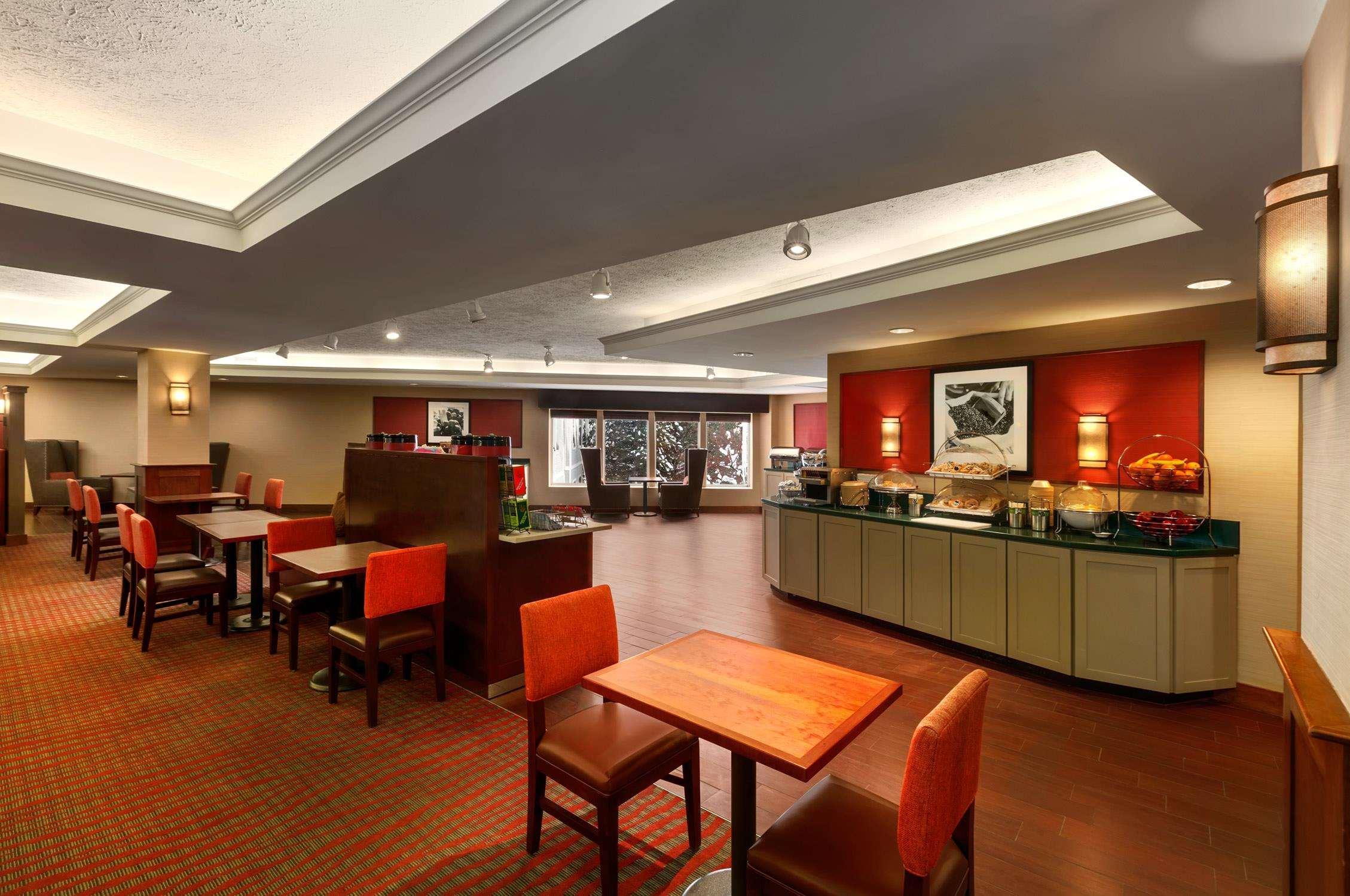 Hampton Inn Burlington - Colchester Екстериор снимка