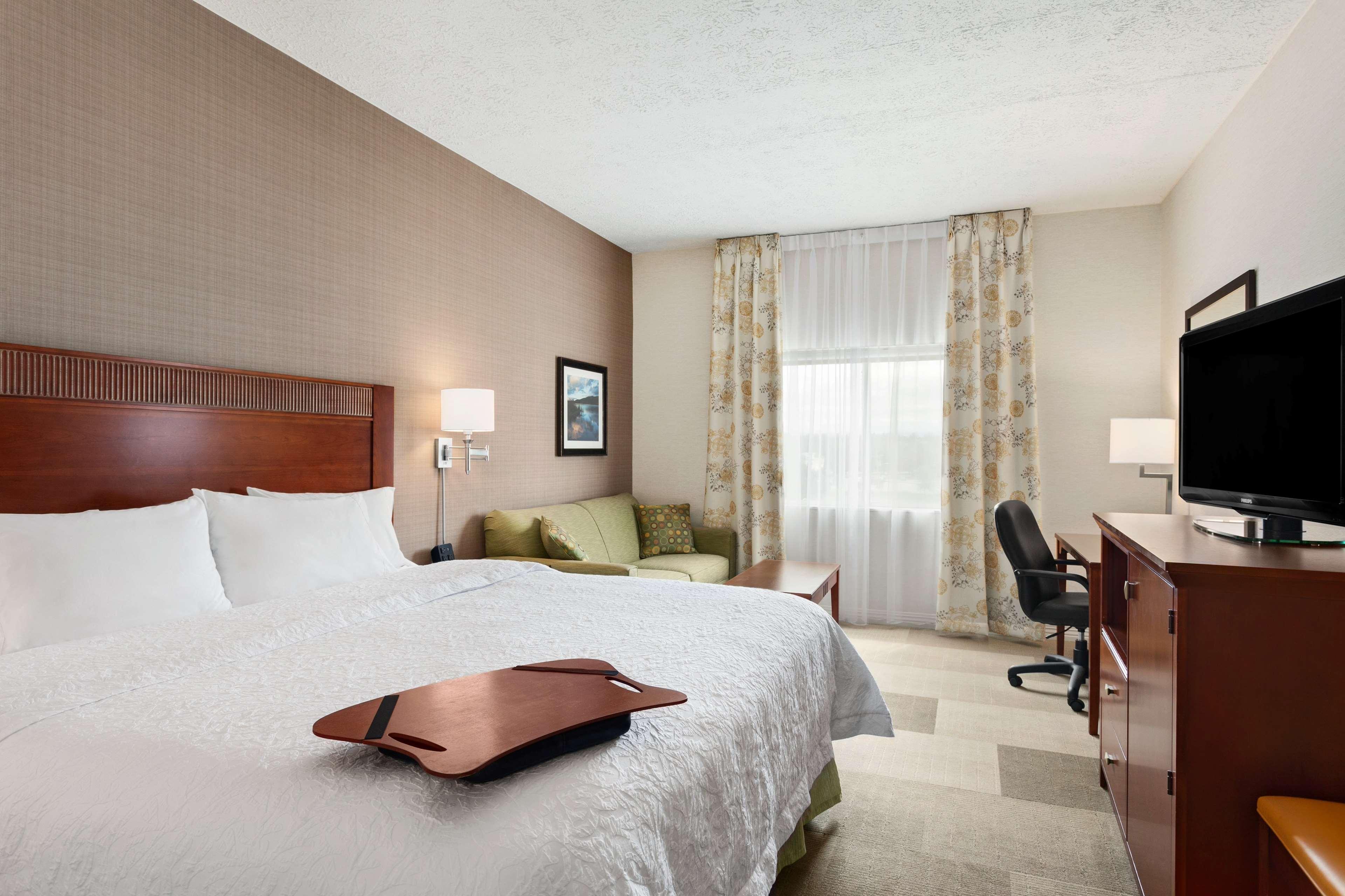 Hampton Inn Burlington - Colchester Екстериор снимка