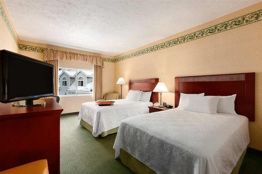 Hampton Inn Burlington - Colchester Стая снимка
