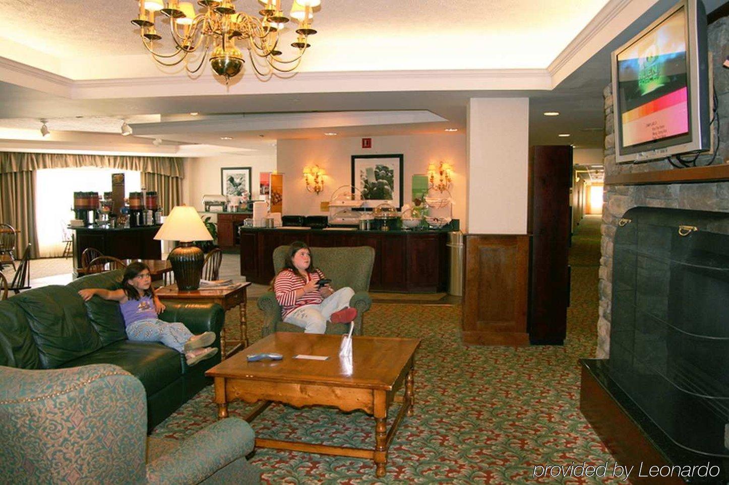Hampton Inn Burlington - Colchester Екстериор снимка